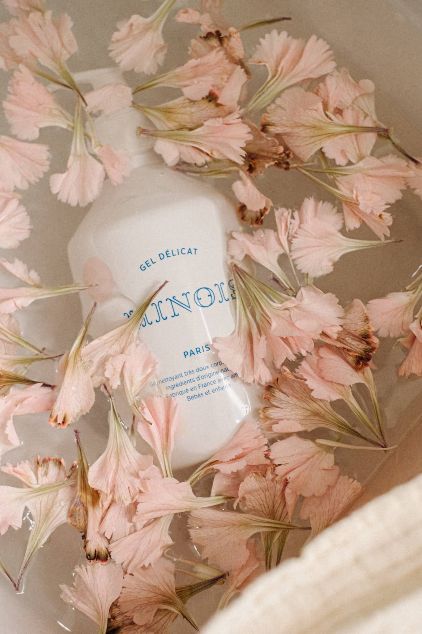 Delicate Gel - Very gentle washing gel for body and hair - by Carlyle Avenue