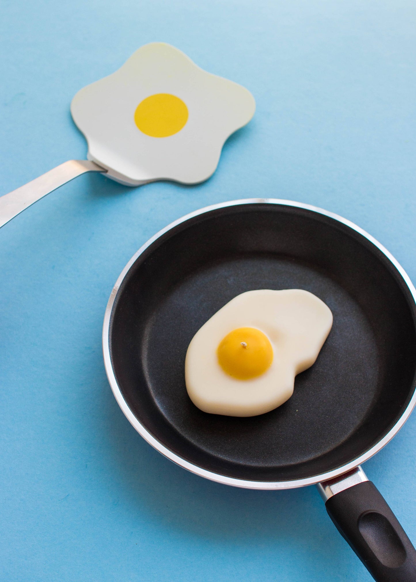 Oeuf au Plat / Fried Egg Candle - by Carlyle Avenue