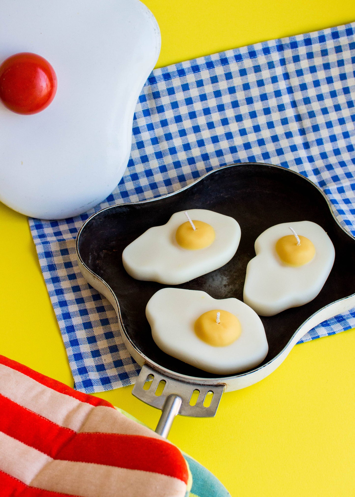 Oeuf au Plat / Fried Egg Candle - by Carlyle Avenue