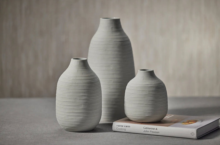 White vases of various sizes