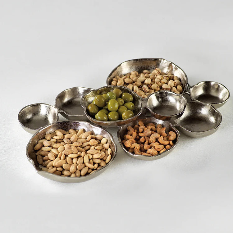 cluster bowls with nuts in them