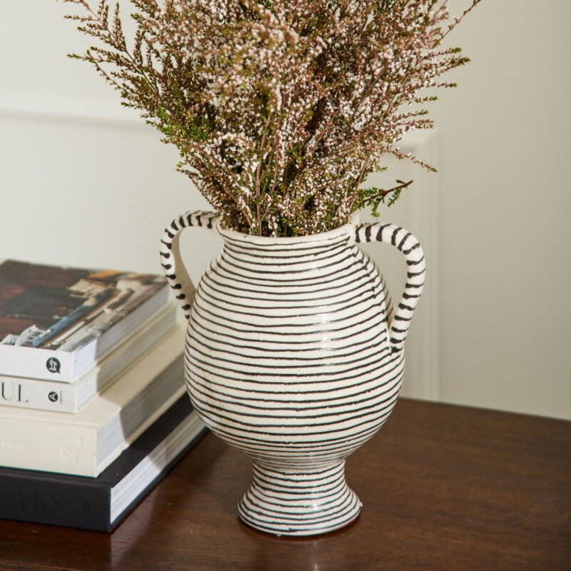 Lines Vase - CARLYLE AVENUE
