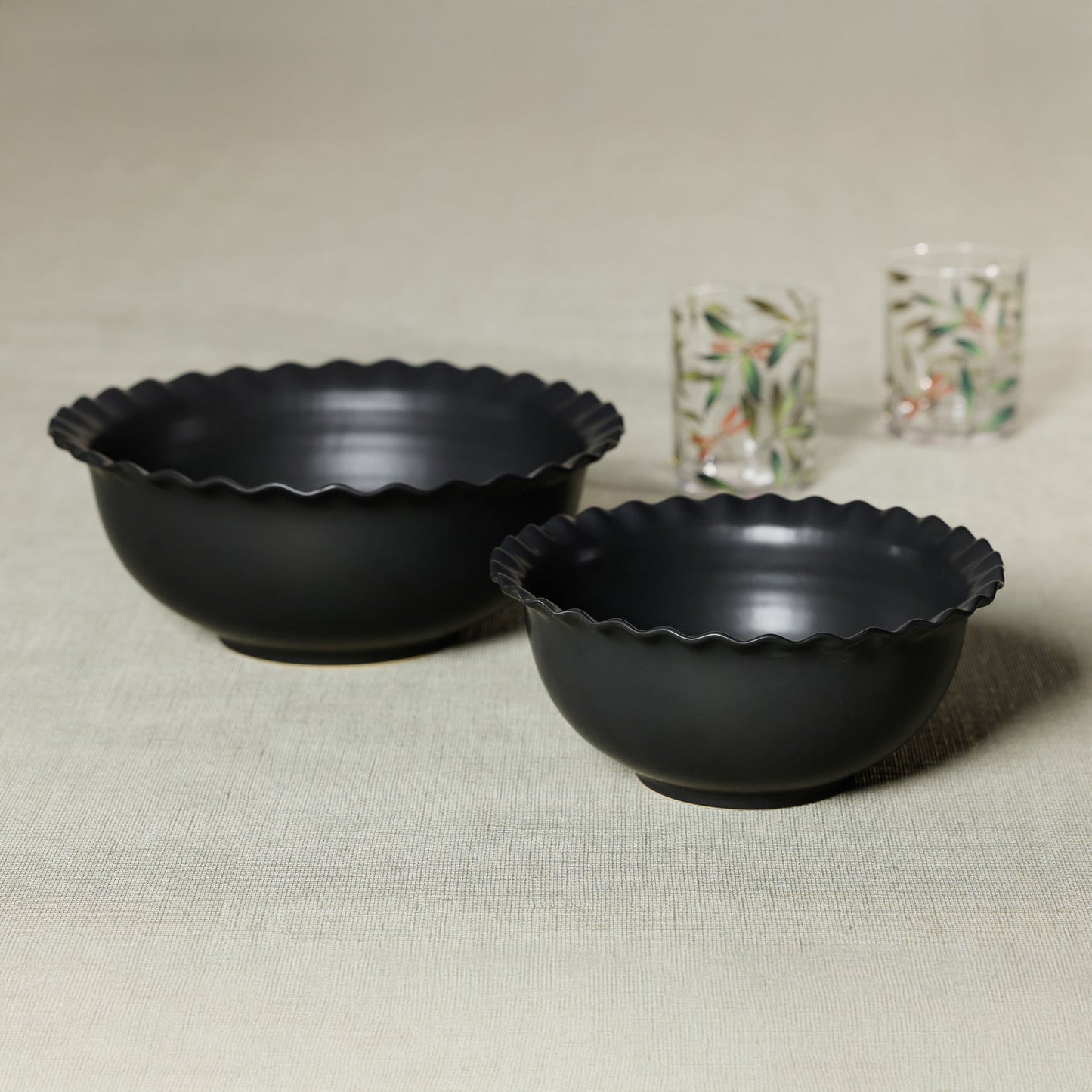 Montecito Ruffled Rim Bowl - Black