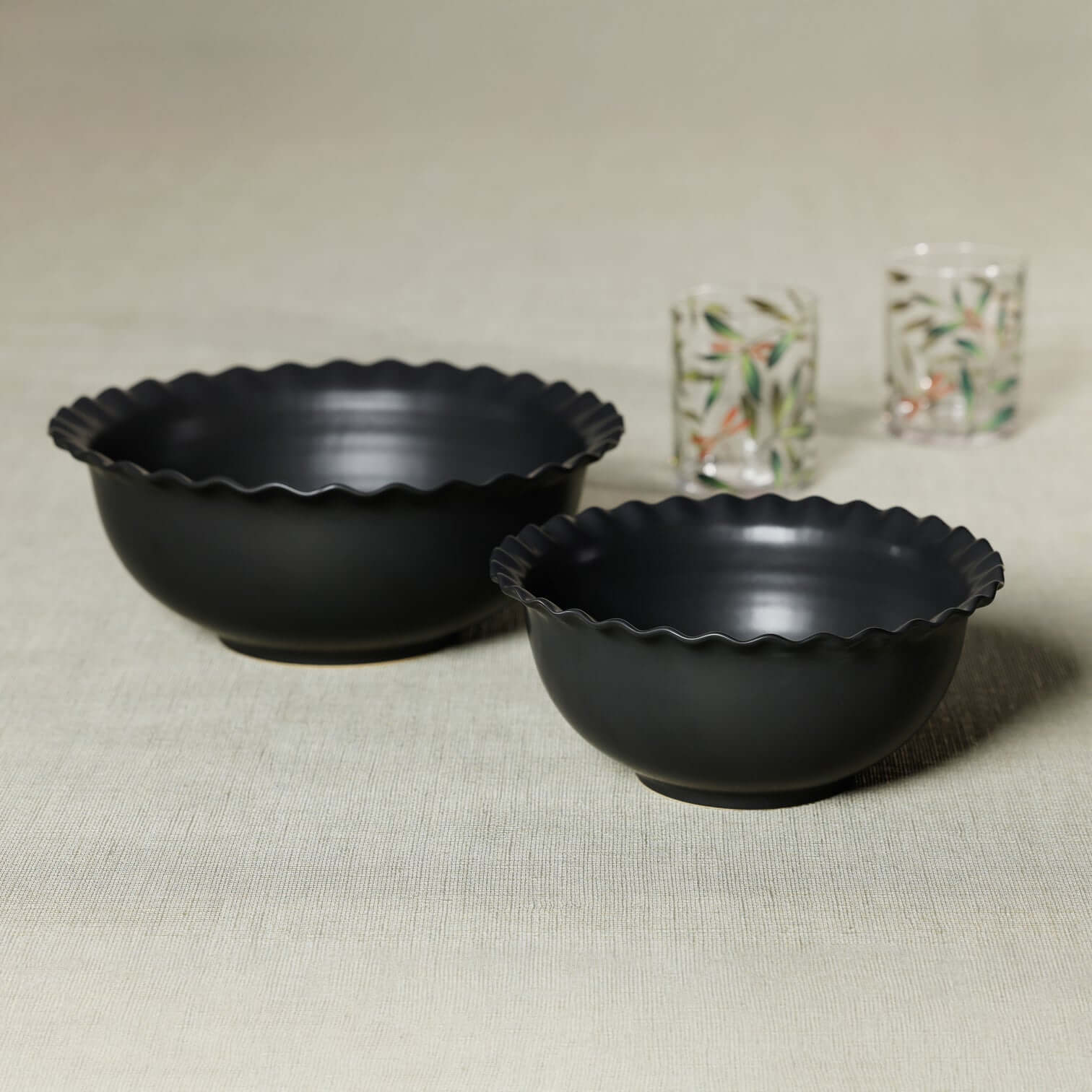 Montecito Ruffled Rim Bowl - Black