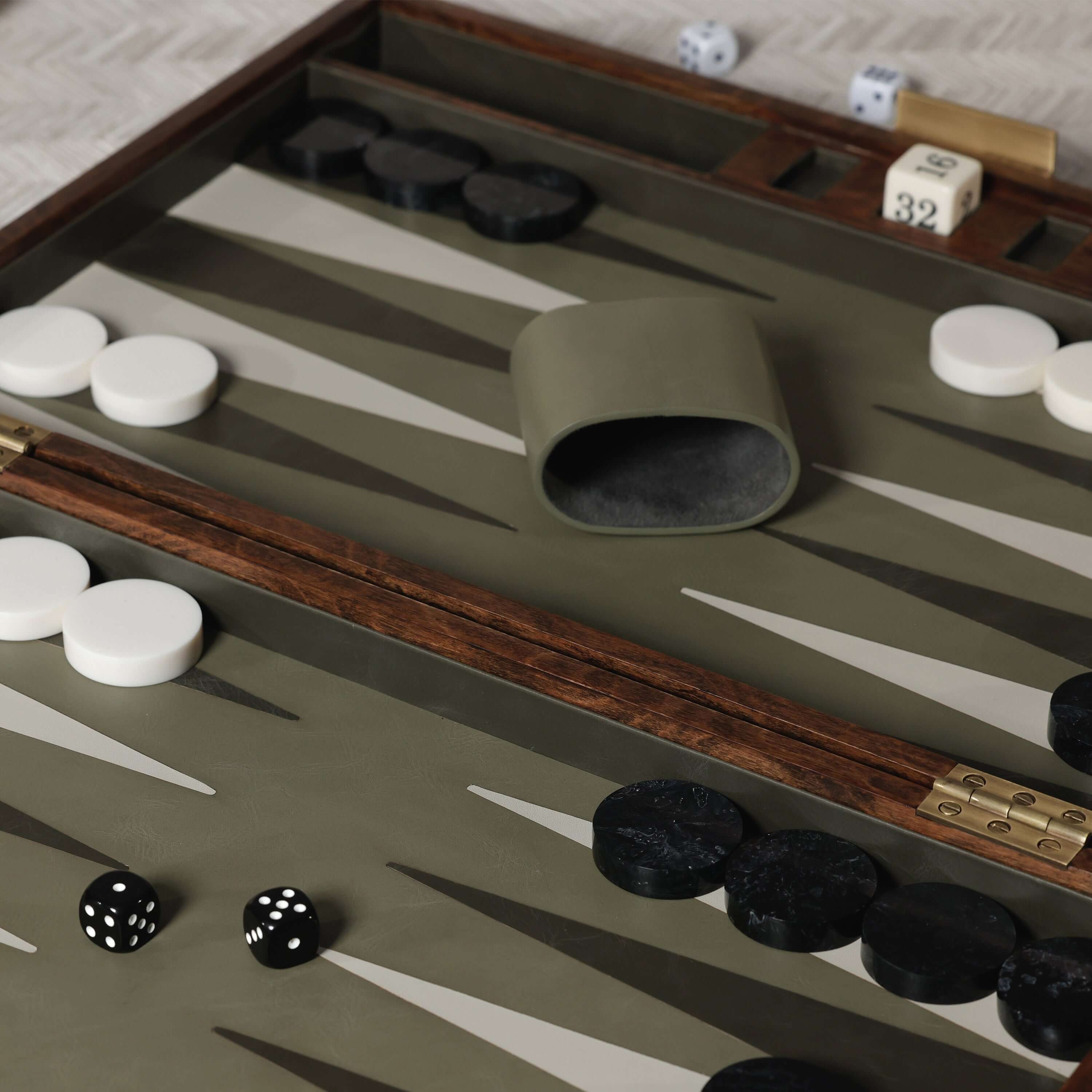 Palma de Mallorca 19" Backgammon Set featuring a stylish game board and classic gameplay elements.